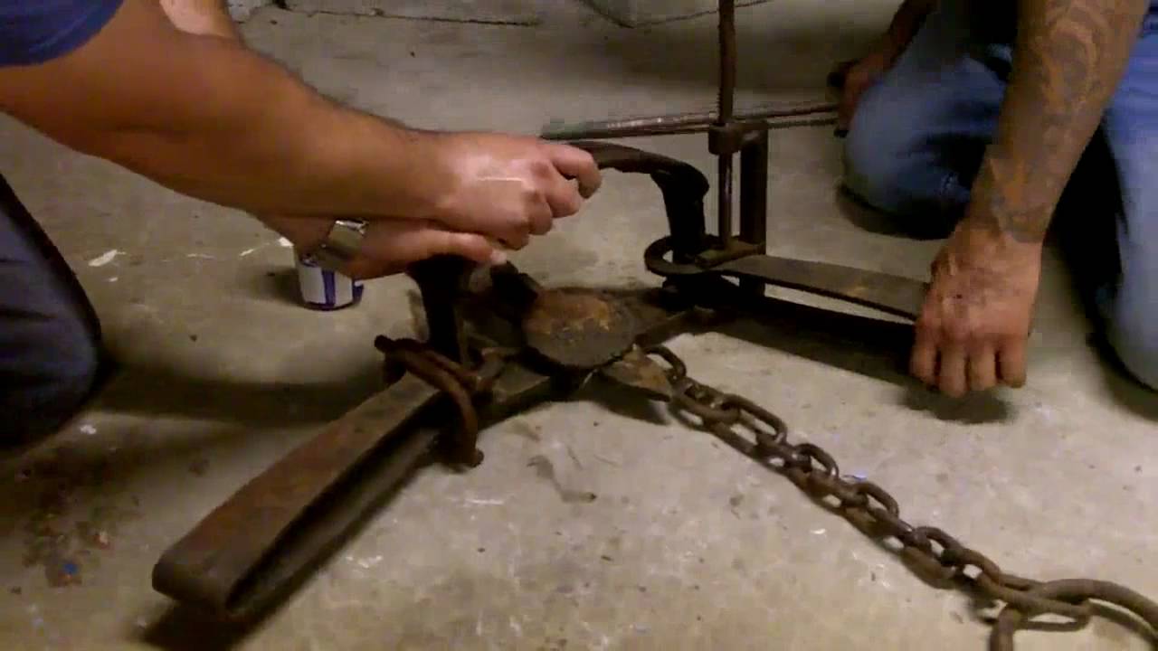 how to open a bear trap