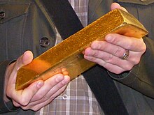 Standard gold bar with clear appearance and markings.